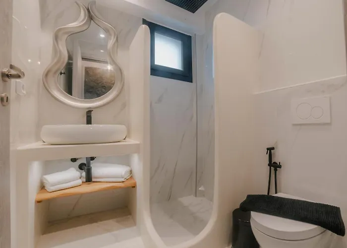 Naxos Privilege Willa *