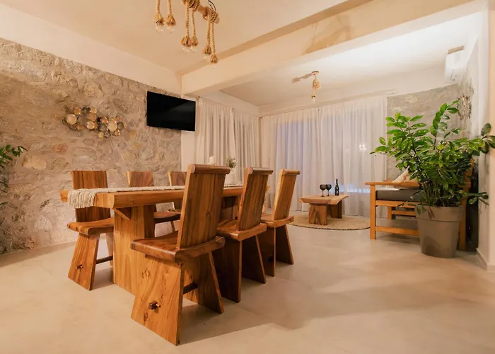 Willa Naxos Privilege *