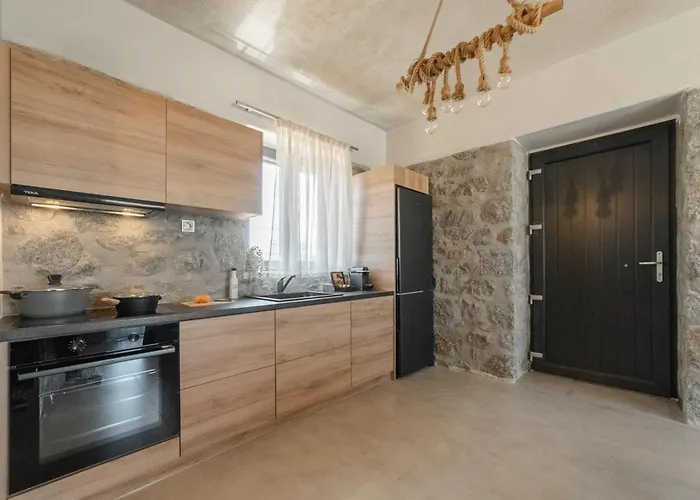 Naxos Privilege Willa *